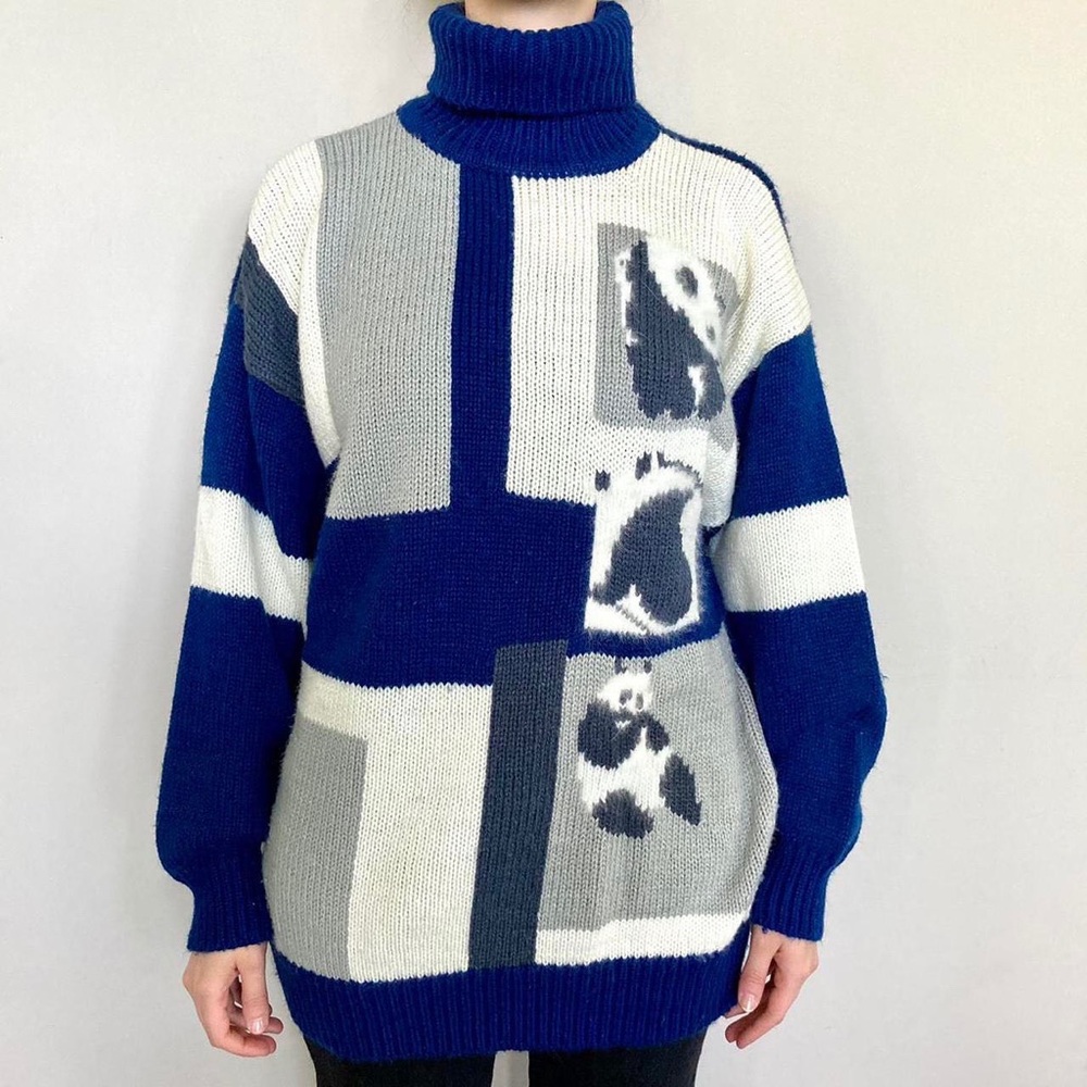 Vintage Orly wool-blend panda knit turtleneck sweater. 💙